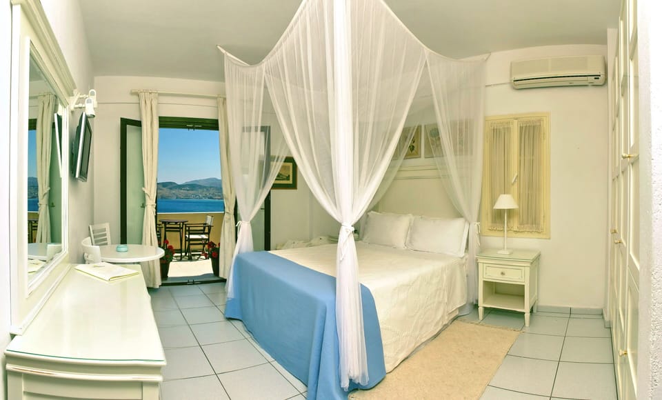 Minibar, soundproofing, free WiFi, bed sheets