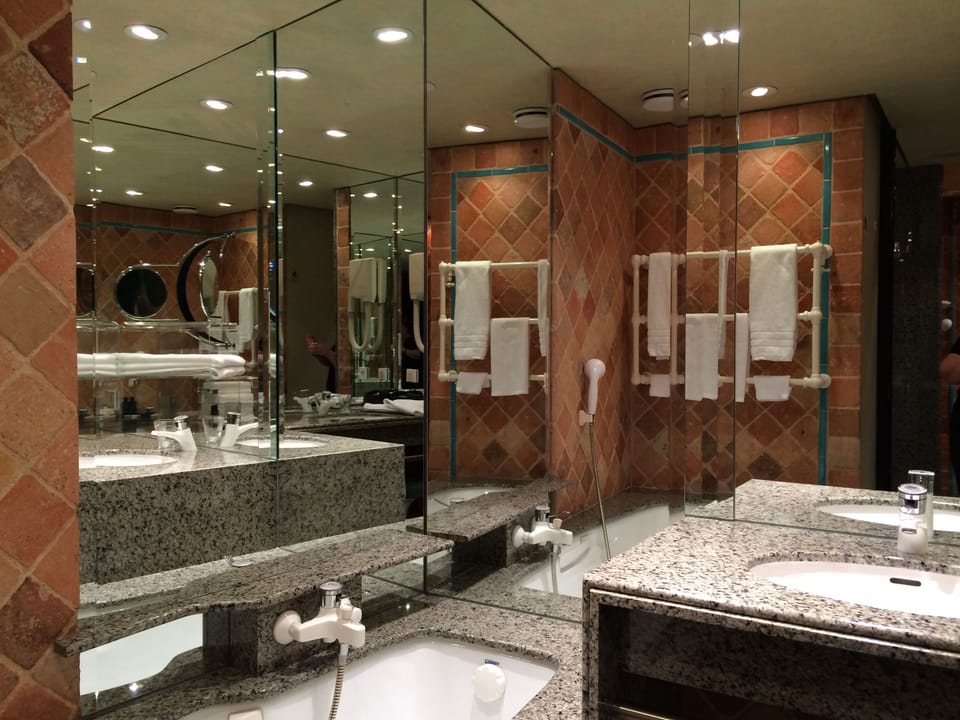 Signature Suite, Courtyard View | Bathroom | Separate tub and shower, rainfall showerhead, free toiletries