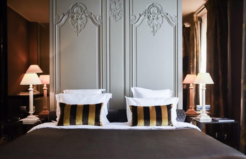 Signature Suite, Courtyard View | 1 bedroom, premium bedding, minibar, in-room safe