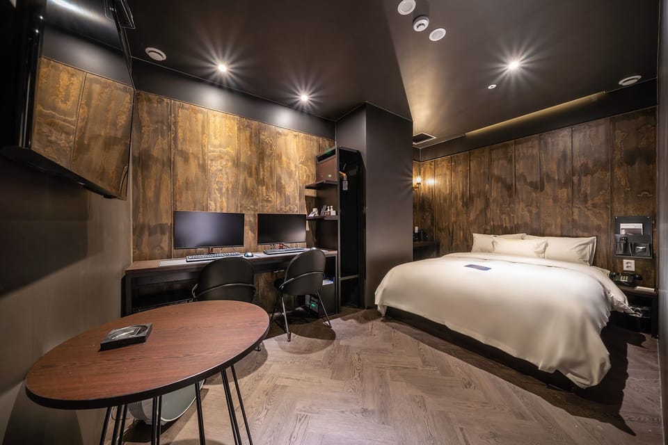 VIP, Jetted Tub | Premium bedding, down comforters, memory foam beds, blackout drapes