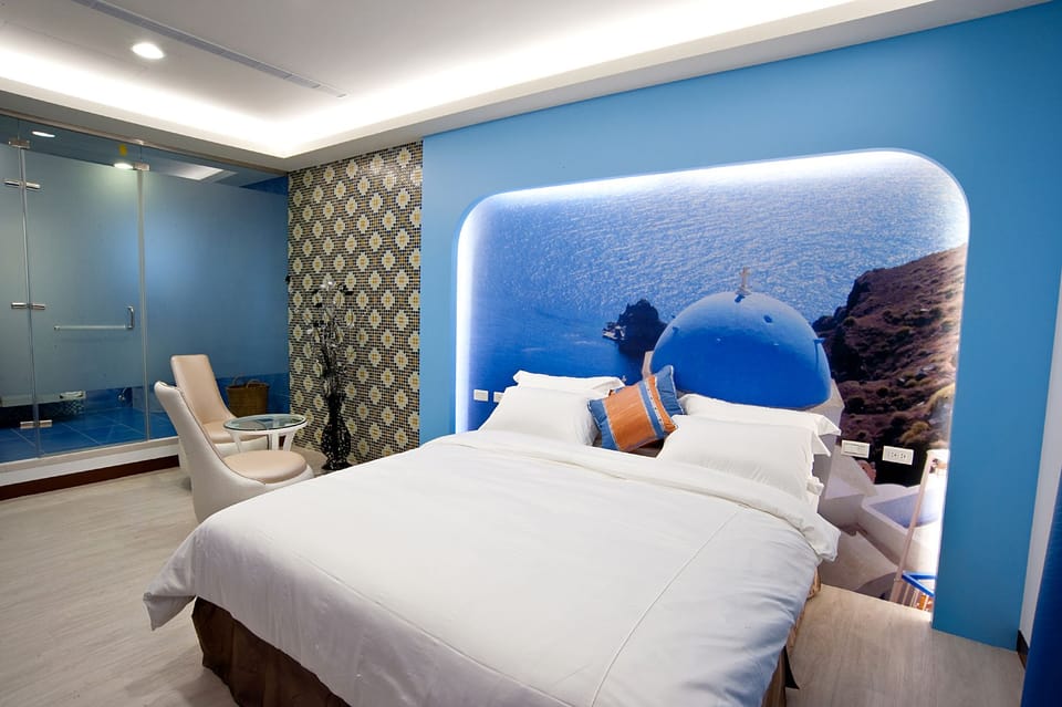 Gallery Double Room | Desk, blackout drapes, soundproofing, rollaway beds (surcharge)