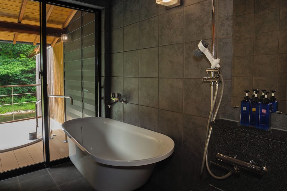 Separate tub and shower, deep soaking tub, free toiletries, hair dryer