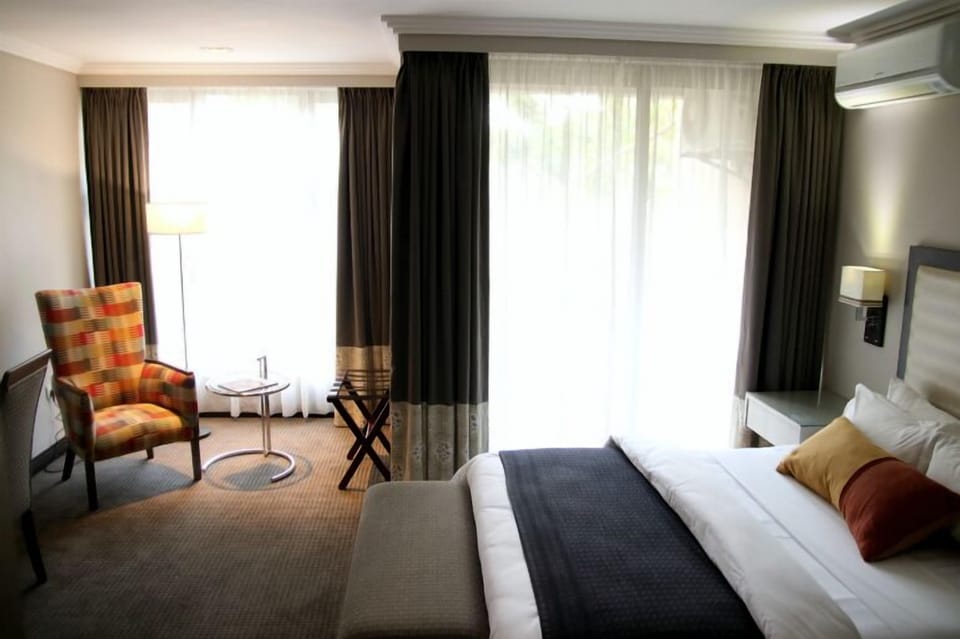 In-room safe, desk, laptop workspace, iron/ironing board (on request)