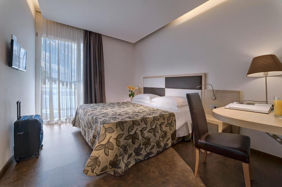 Superior Single Room | In-room safe, WiFi (free), bed sheets