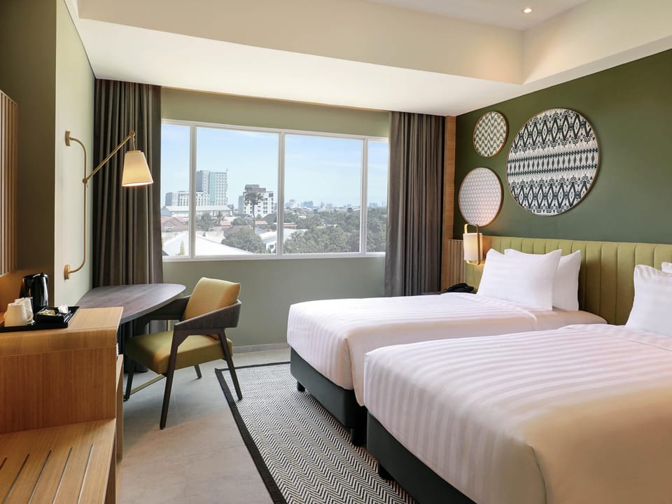 Premium bedding, in-room safe, desk, laptop workspace