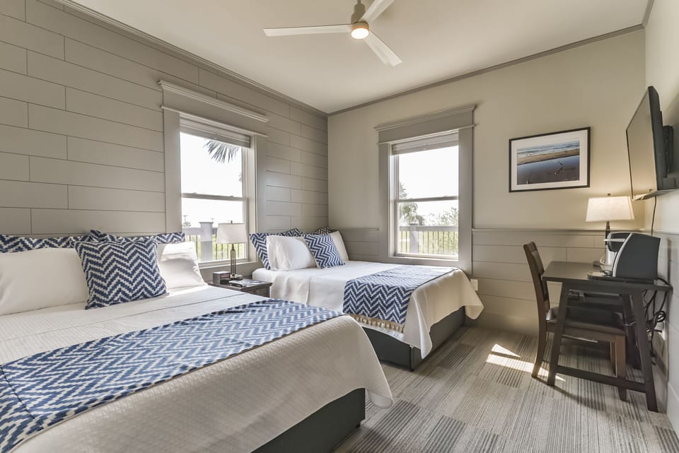 Traditional Room | Premium bedding, memory foam beds, in-room safe, desk