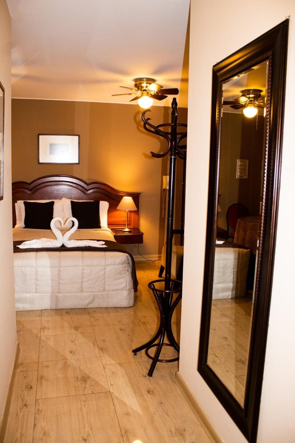 8 bedrooms, in-room safe, desk, laptop workspace