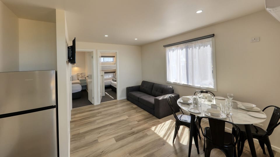 Cabin, Garden View | Living area | 32-inch flat-screen TV with digital channels, DVD player