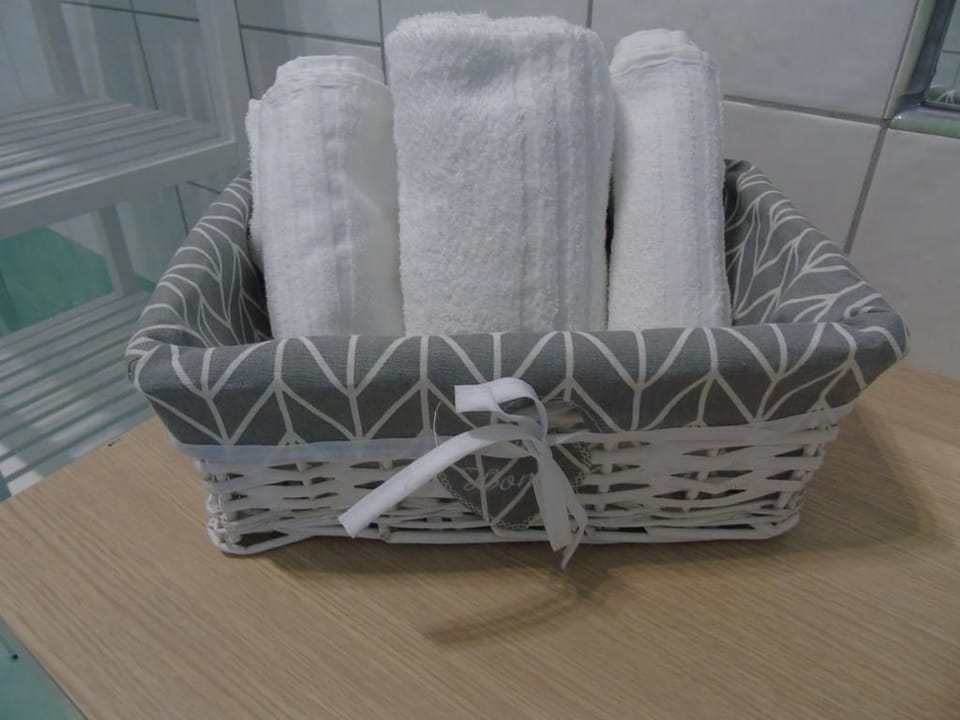 Comfort Double Room, 2 Twin Beds | Premium bedding, blackout drapes, cribs/infant beds, free WiFi