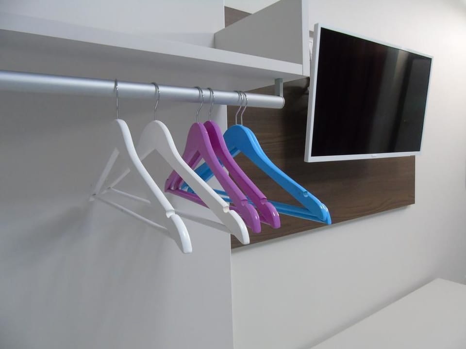 Comfort Double Room, 2 Twin Beds | Premium bedding, blackout drapes, cribs/infant beds, free WiFi