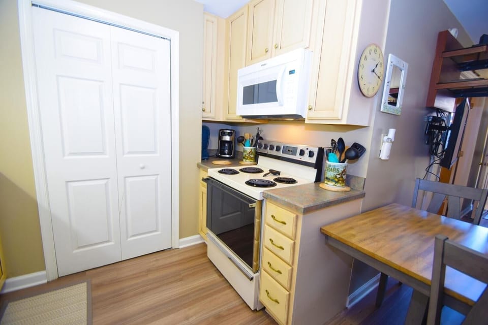 Condo, 2 Bedrooms | Private kitchen | Coffee/tea maker, fridge, toaster