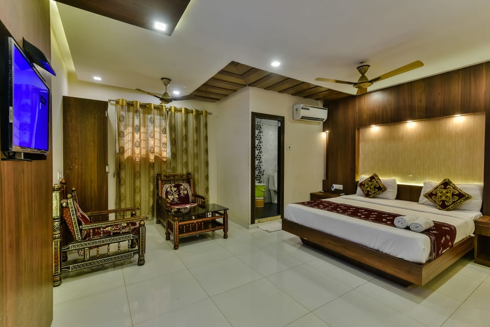 Royal Studio Suite | Free WiFi, bed sheets