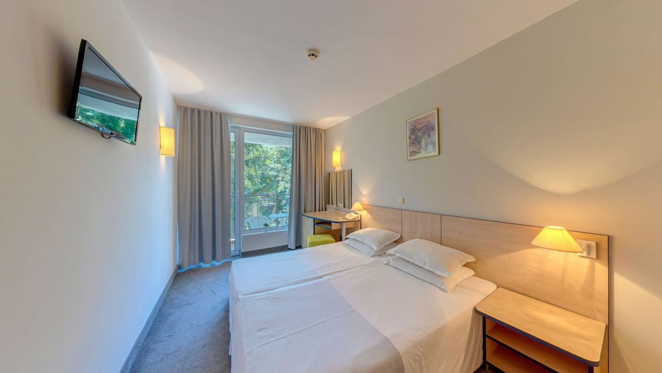 Economy Twin Room | Desk, free WiFi, bed sheets