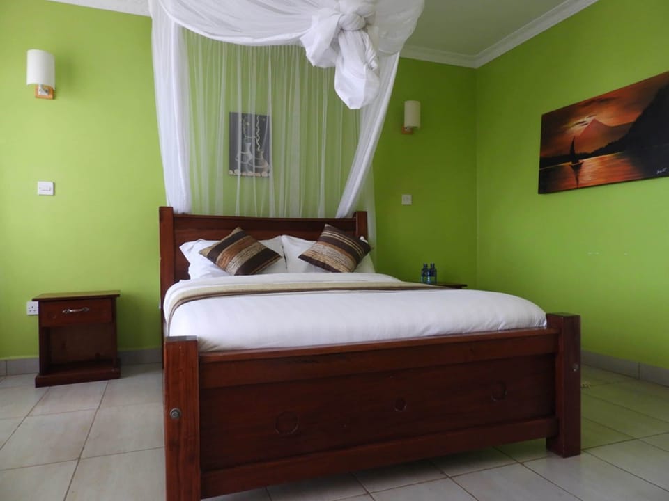 Premium bedding, memory foam beds, desk, free WiFi