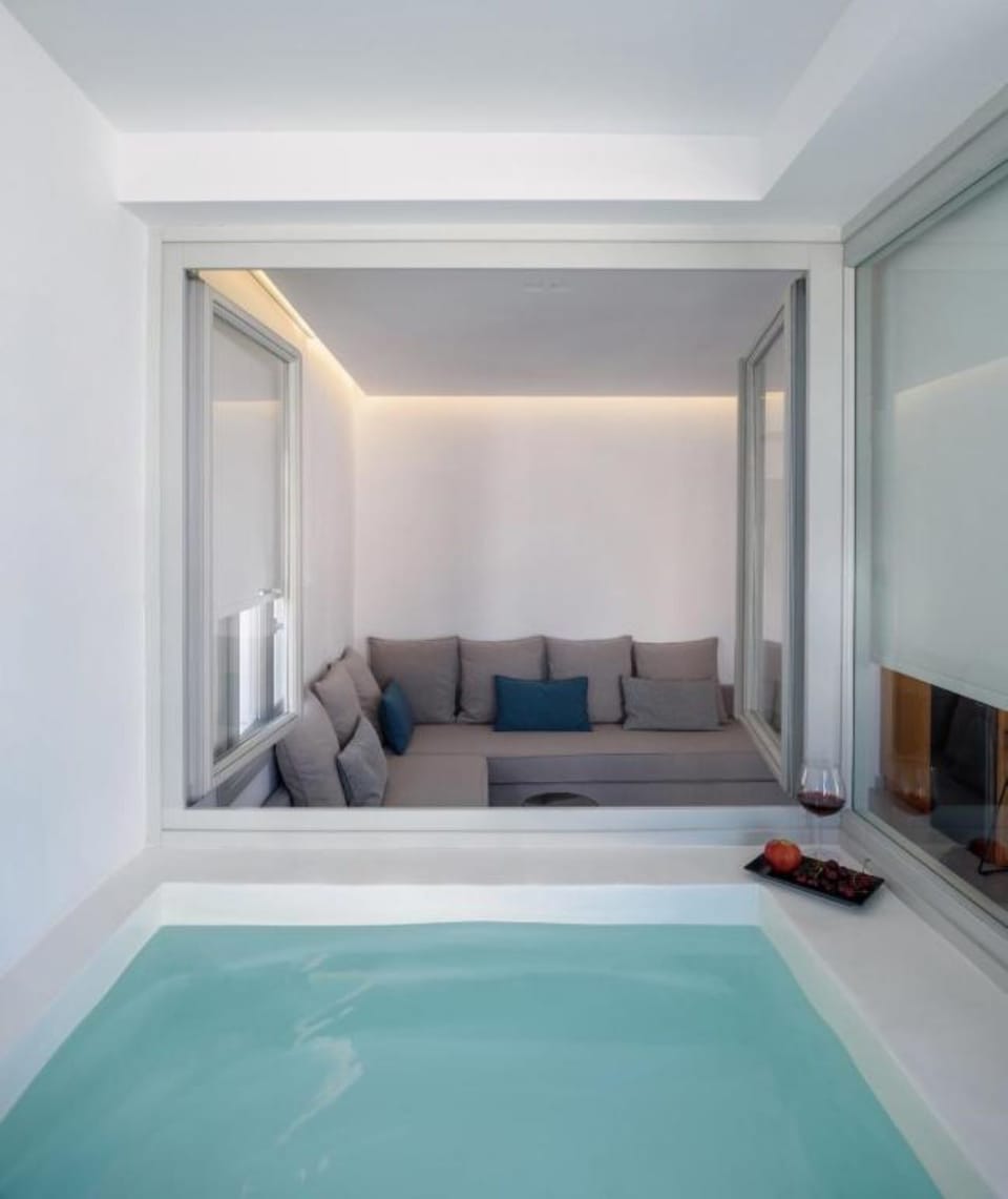 Executive Suite | 1 bedroom, in-room safe, individually decorated, individually furnished
