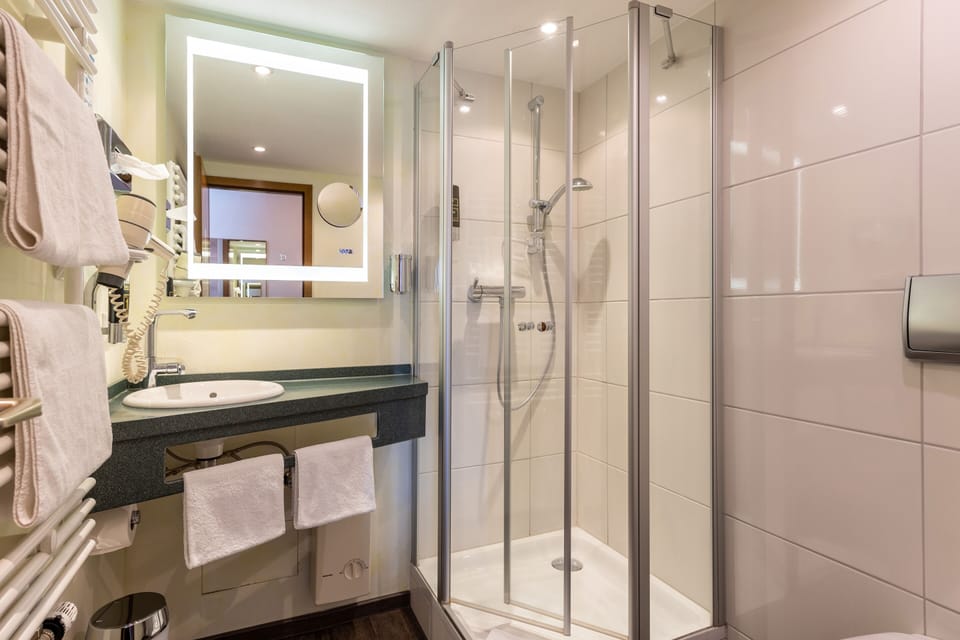Shower, towels