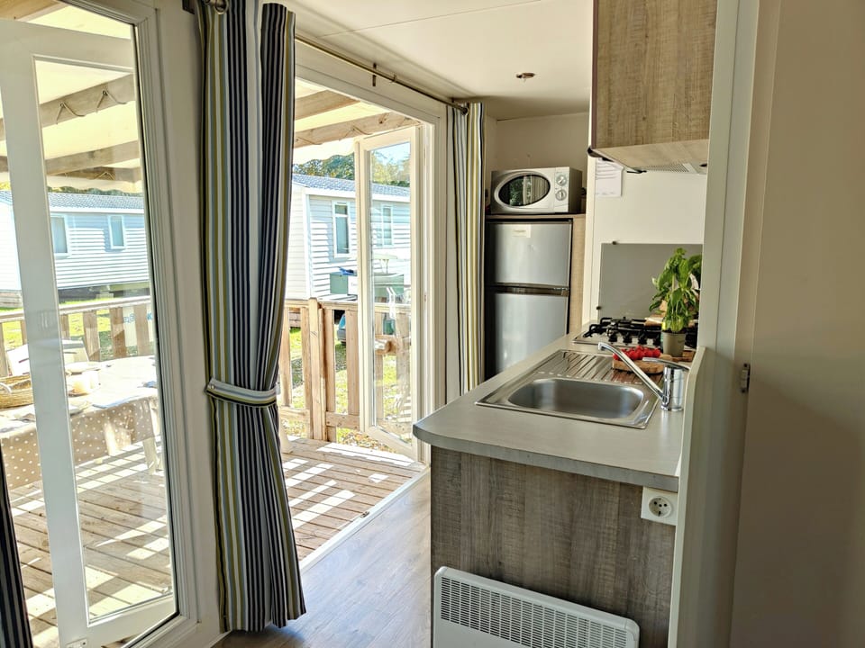 Chalet, 3 Bedrooms, Terrace | Private kitchen | Coffee/tea maker, full-size fridge, stovetop, electric kettle
