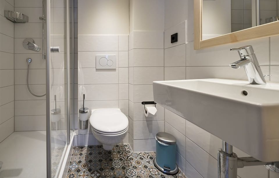 Family Room | Bathroom | Shower, hair dryer, towels