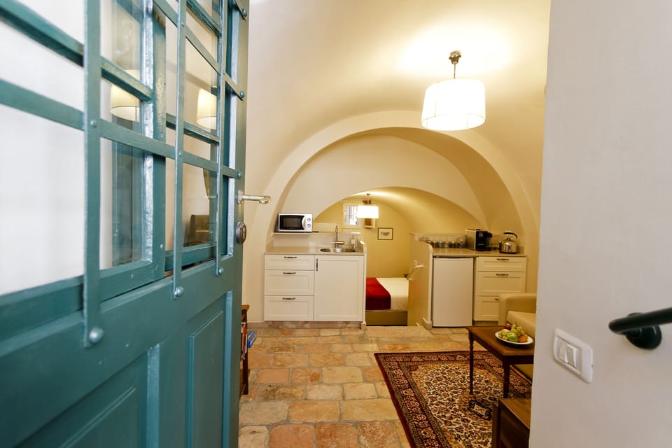 Comfort Suite | 1 bedroom, in-room safe, individually furnished, desk