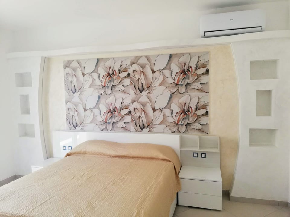 Premium bedding, Tempur-Pedic beds, minibar, in-room safe