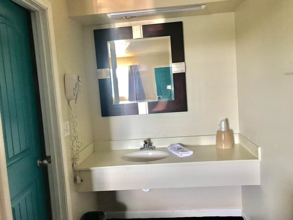 Iron/ironing board, free WiFi, bed sheets, wheelchair access