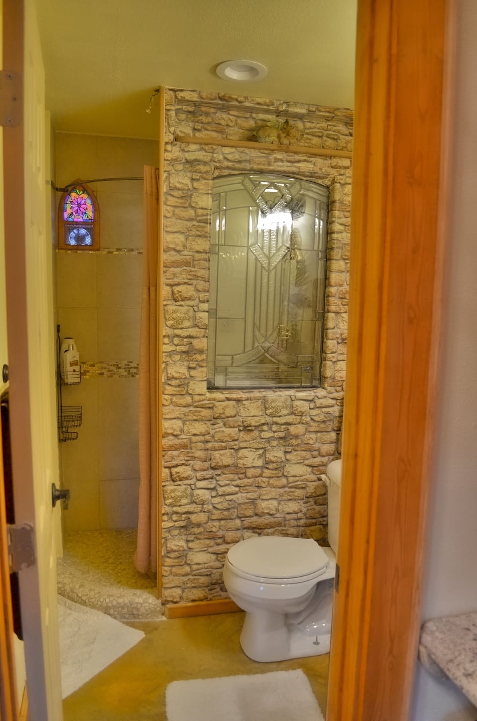Aschenputtel Cottage | Bathroom | Shower, free toiletries, towels, soap
