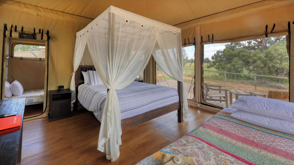 2 bedrooms, Egyptian cotton sheets, premium bedding, down comforters