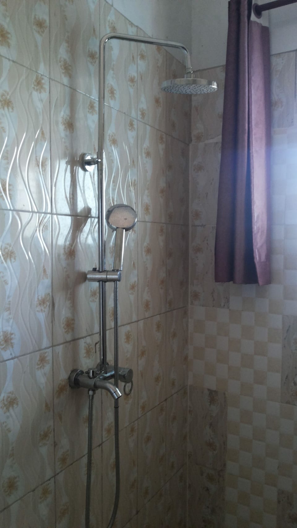 Deluxe Double Room | Bathroom shower