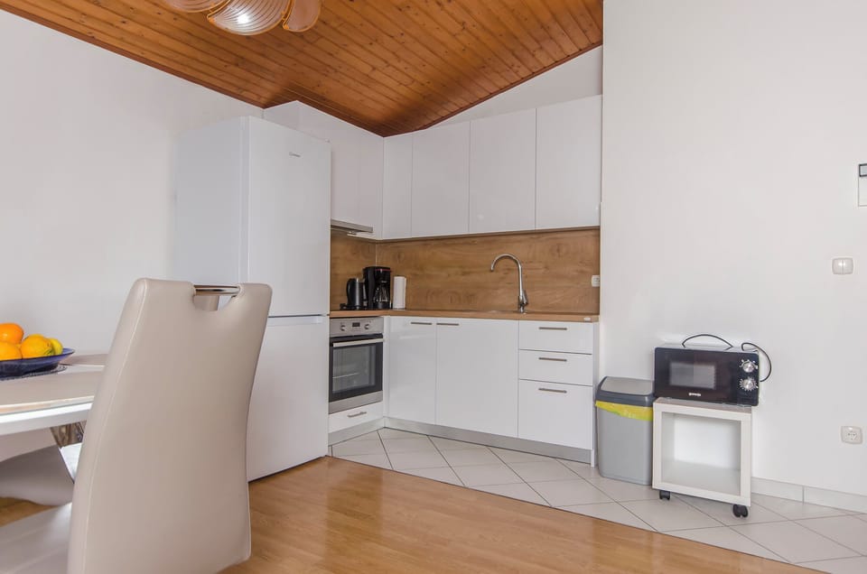 Apartment (A1) | Living room | TV