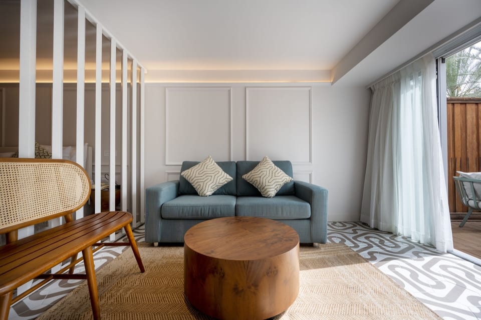 Ground Floor Room with Balcony | Living area | TV, pay movies
