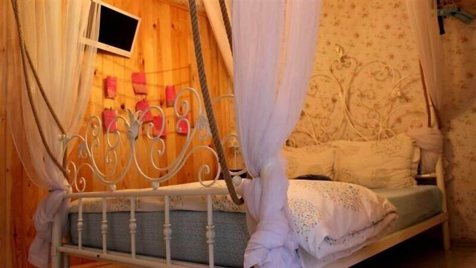 Rollaway beds, free WiFi