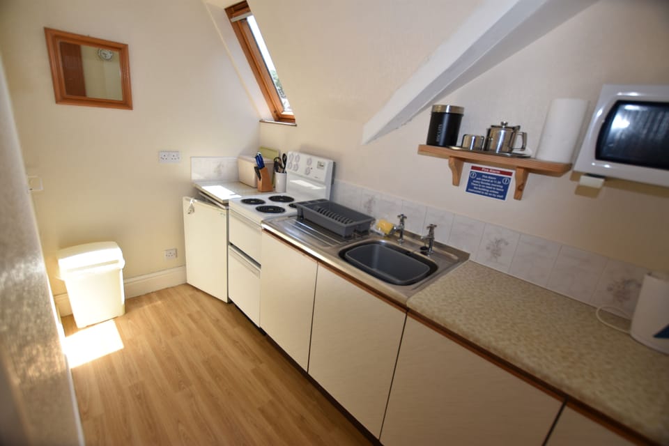 Studio, Private Bathroom | Iron/ironing board, bed sheets