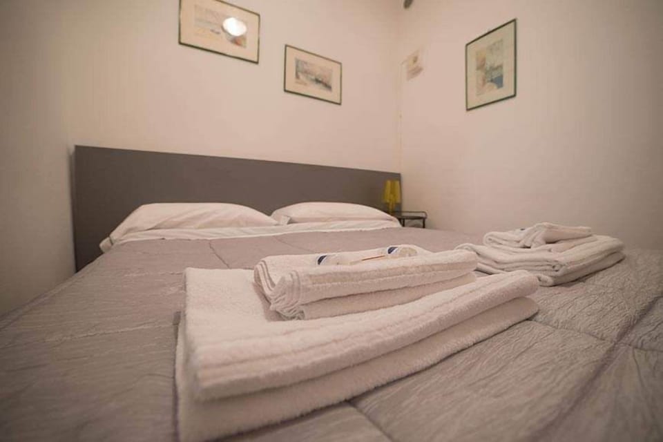 Double Room | Desk, rollaway beds