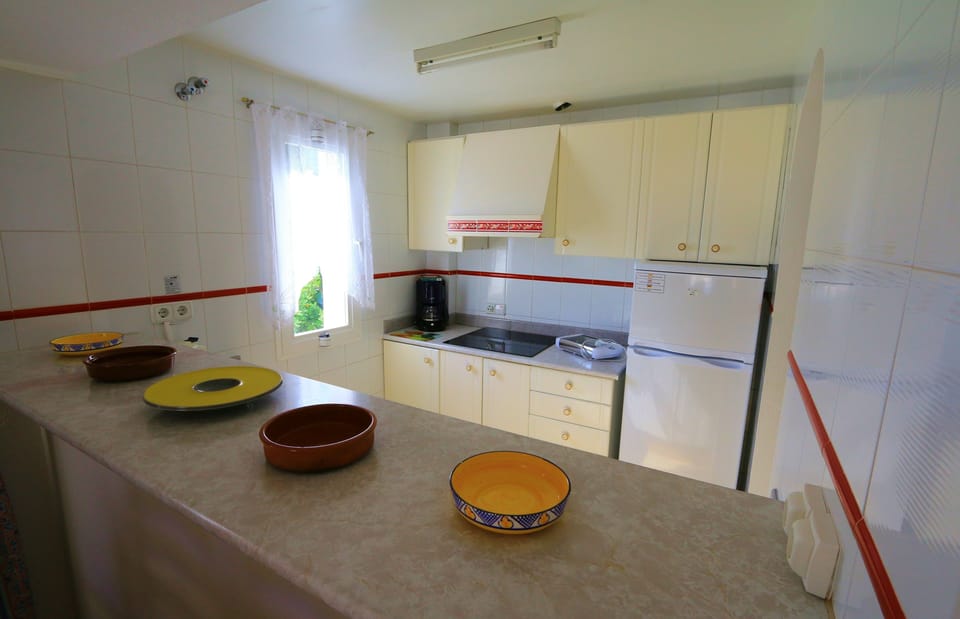 Standard Apartment, 1 Bedroom | Private kitchen | Fridge, oven, stovetop, coffee/tea maker