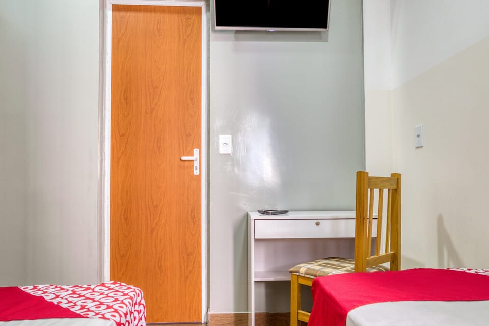Family Triple Room, Multiple Beds | Desk, WiFi (free), bed sheets