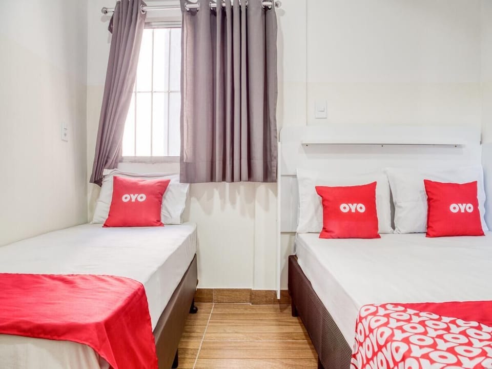 Family Triple Room, Multiple Beds | Desk, WiFi (free), bed sheets
