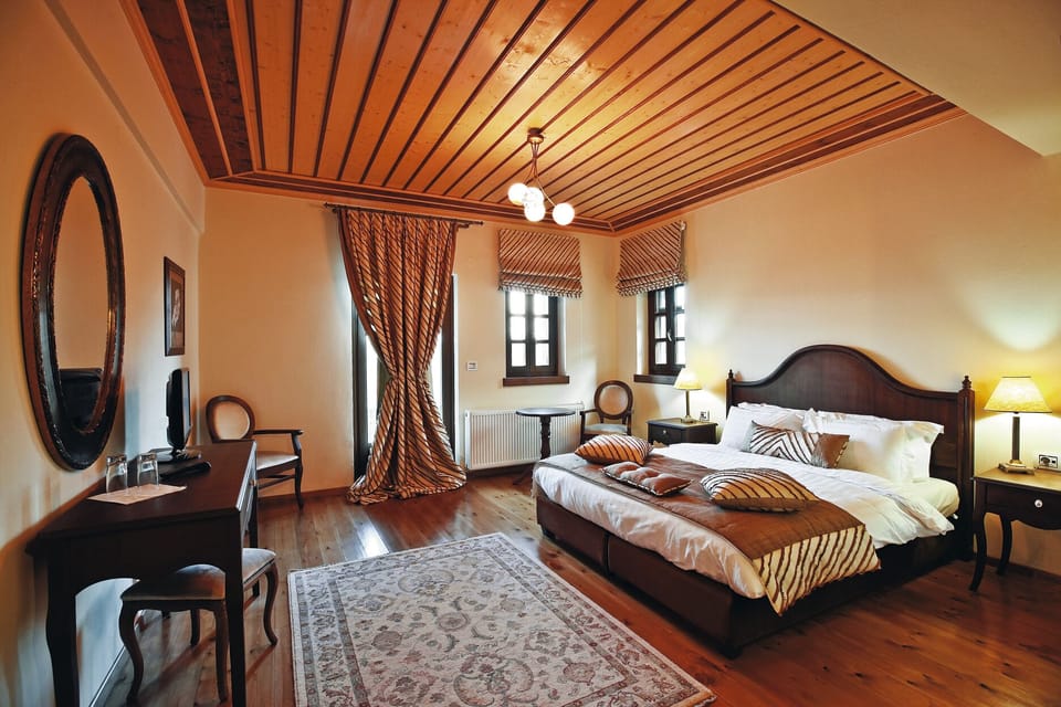 Standard Double Room | Minibar, desk, soundproofing, free WiFi