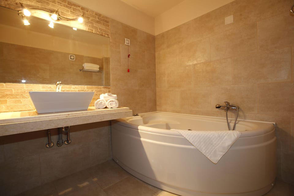 Suite, Mountain View | Bathroom | Hair dryer, bathrobes, towels