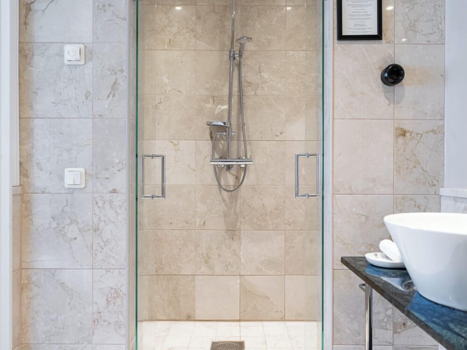 Junior Studio Suite | Bathroom | Hair dryer, towels, soap, shampoo