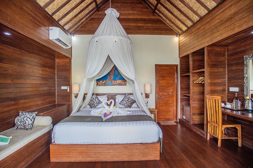 Sea View | Desk, free WiFi, bed sheets