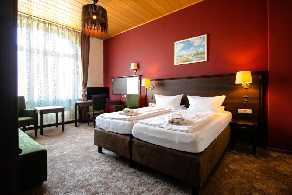 Hypo-allergenic bedding, desk, rollaway beds, free WiFi