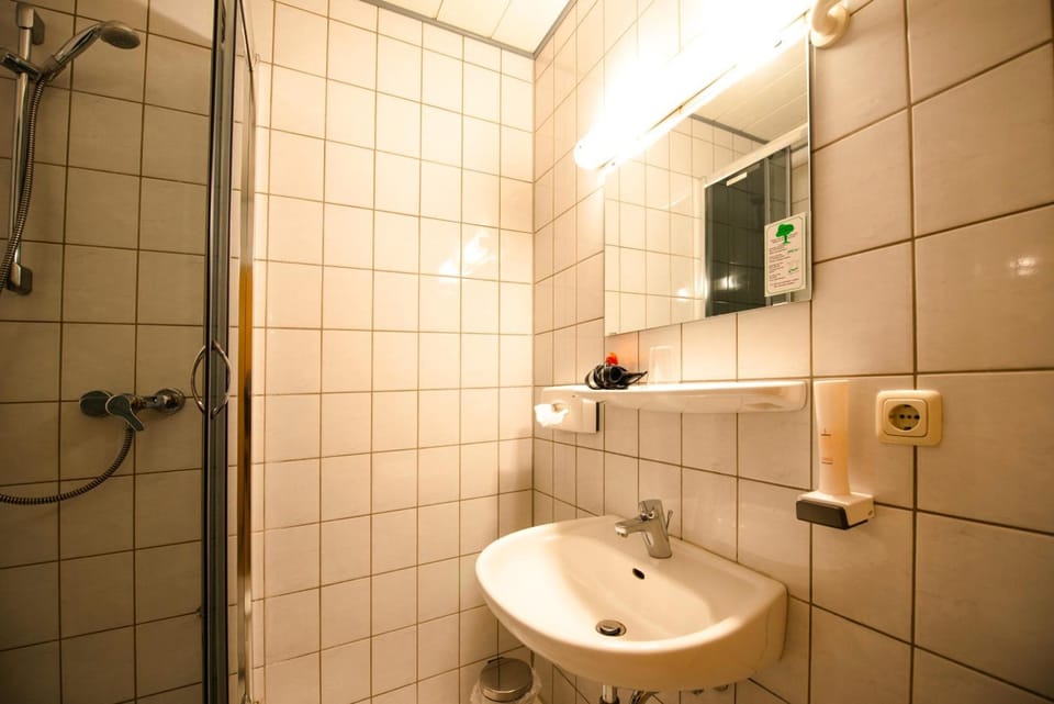 Free toiletries, towels