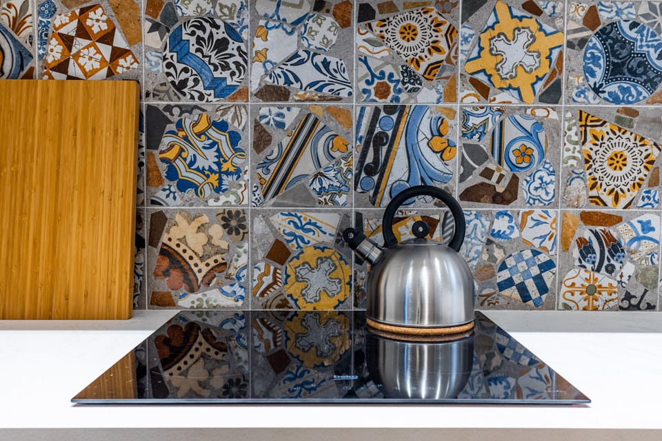 Standard Suite | Private kitchen | Full-size fridge, microwave, oven, stovetop