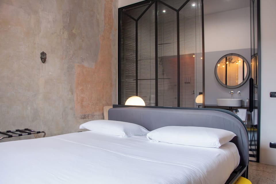 Luxury Room, 1 King Bed | Premium bedding, down comforters, memory foam beds, in-room safe