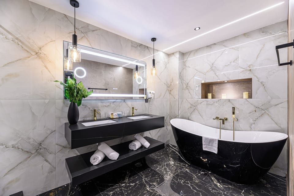 Panoramic Apartment | Bathroom | Hair dryer, towels