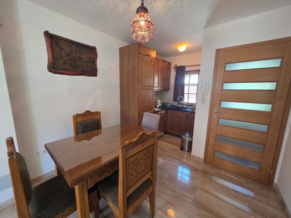 Deluxe Apartment, River View | Living area