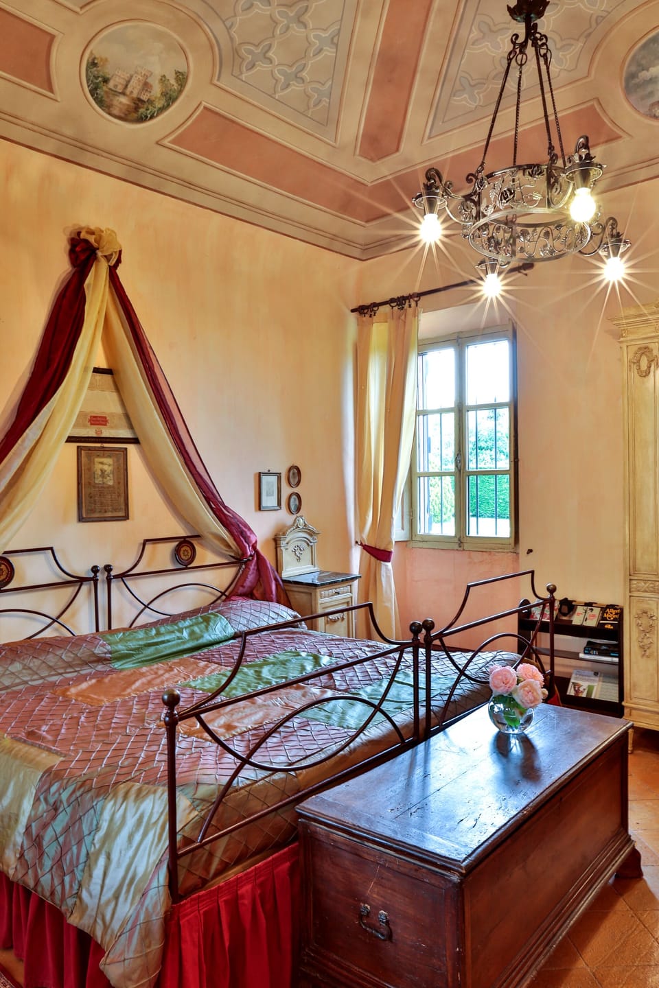 Deluxe Room | 1 bedroom, Egyptian cotton sheets, down comforters, in-room safe