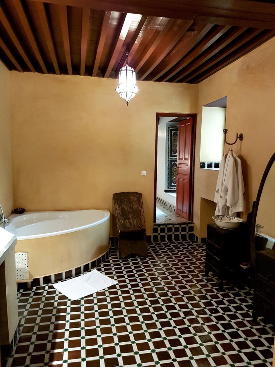 Double Room (Yasmine) | Bathroom | Free toiletries, hair dryer, bathrobes, towels