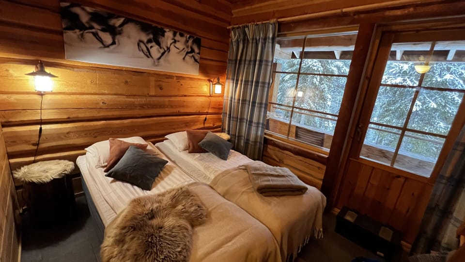 Twin Room, Private Bathroom | Desk, laptop workspace, blackout drapes, bed sheets