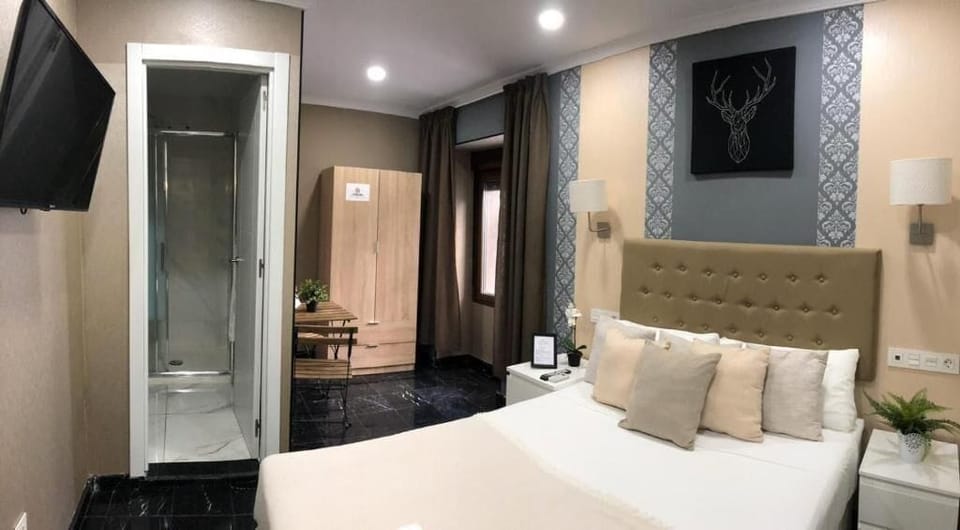 Standard Double Room | In-room safe, soundproofing, free WiFi, bed sheets